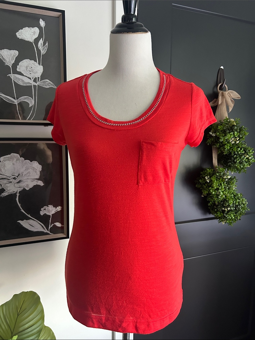 🌹 lovely M fitted orange Red shade Short-Sleeve Scoop Neck Pocket Tee